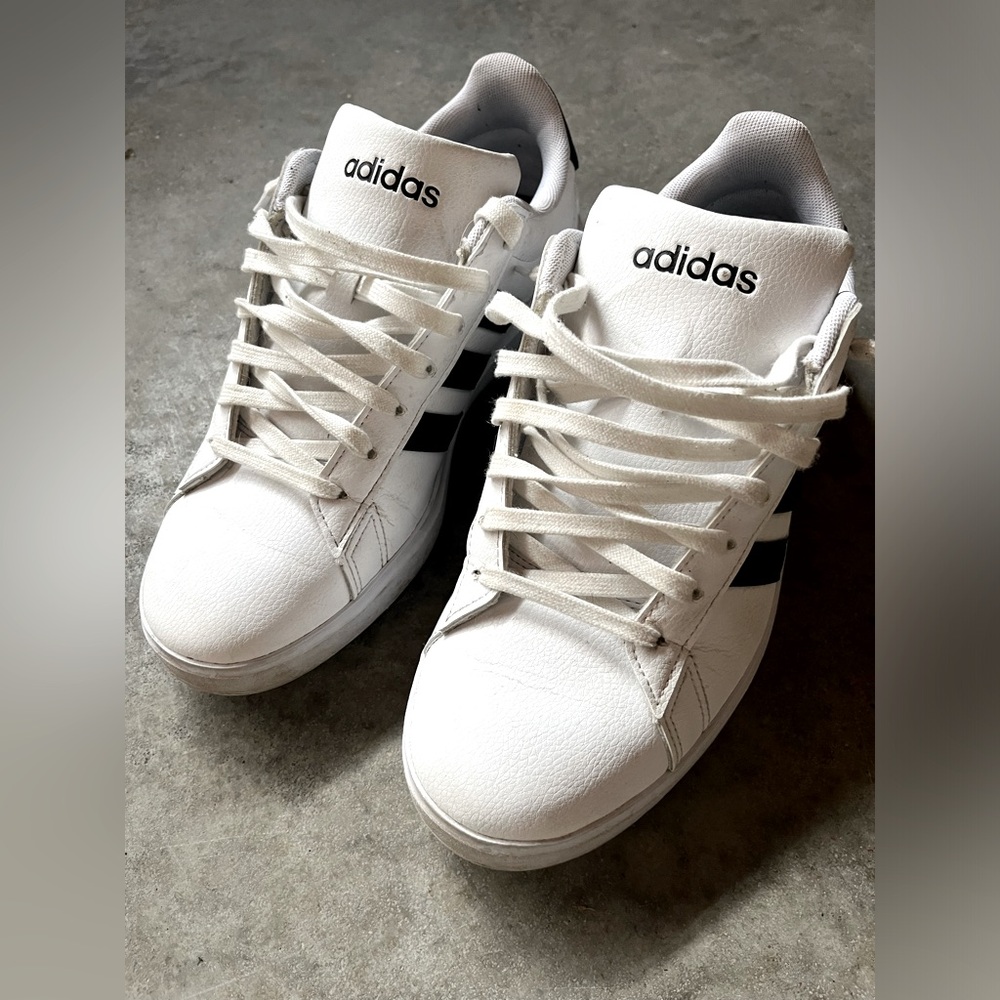 Men’s Adidas grand court shoes. Size 9.